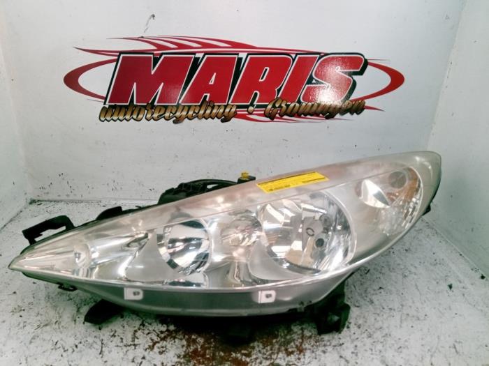 Używane Reflektor lewy Peugeot 207/207+ (WA/WC/WM) 1.4 16V Cena € 35,00 Procedura marży oferowane przez Autosloopbedrijf gebr. Maris
