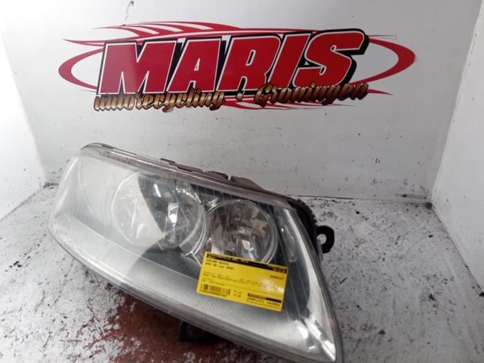 Używane Reflektor prawy Audi A6 (C6) 2.0 TDI 16V Cena € 75,00 Procedura marży oferowane przez Autosloopbedrijf gebr. Maris