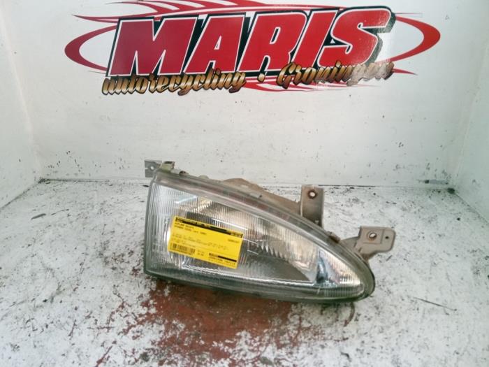 Używane Reflektor prawy Hyundai Accent II/Excel II/Pony 1.3i 12V Cena € 25,00 Procedura marży oferowane przez Autosloopbedrijf gebr. Maris