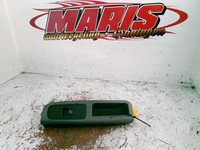 Usados Interruptor de ventanilla eléctrica Volvo V50 (MW) 1.8 16V Precio € 15,00 Norma de margen ofrecido por Autosloopbedrijf gebr. Maris