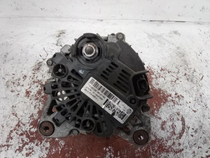 Dynamo van een Renault Clio IV (5R) 1.5 Energy dCi 90 FAP 2013