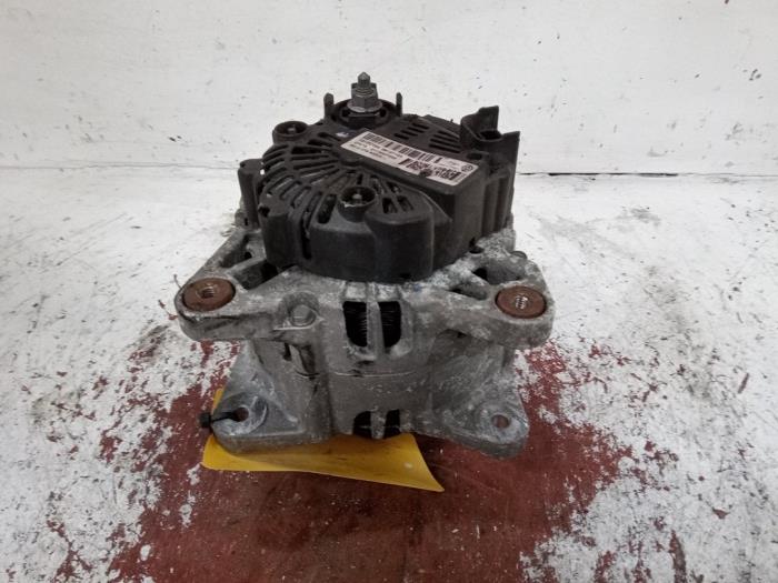 Dynamo van een Renault Clio IV (5R) 1.5 Energy dCi 90 FAP 2013