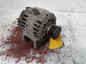 Dynamo van een Renault Clio IV (5R) 1.5 Energy dCi 90 FAP 2013