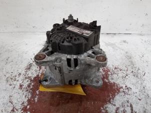 Dynamo van een Renault Clio IV (5R) 1.5 Energy dCi 90 FAP 2013