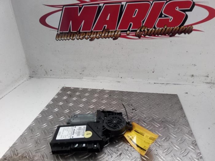Usados Motor de ventanilla de puerta Audi A2 (8Z0) 1.4 16V Precio € 30,00 Norma de margen ofrecido por Autosloopbedrijf gebr. Maris