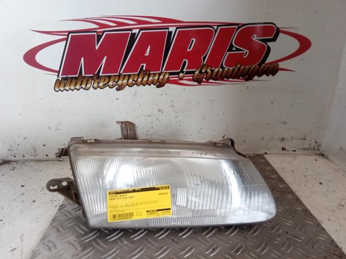 Używane Reflektor prawy Mazda 323 P (BA15) 1.3i 16V Cena € 35,00 Procedura marży oferowane przez Autosloopbedrijf gebr. Maris