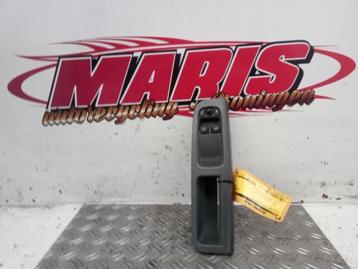 Usados Interruptor de ventanilla eléctrica Volvo C30 (EK/MK) 1.6 16V Precio € 25,00 Norma de margen ofrecido por Autosloopbedrijf gebr. Maris