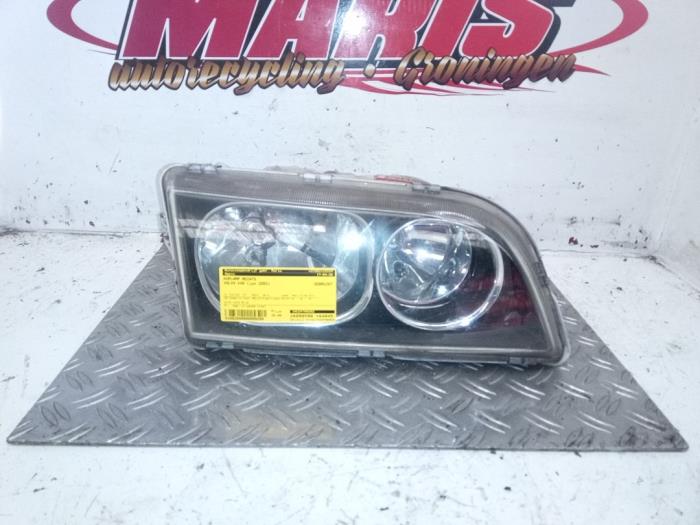 Używane Reflektor prawy Volvo V40 (VW) 2.0 16V Cena € 25,00 Procedura marży oferowane przez Autosloopbedrijf gebr. Maris