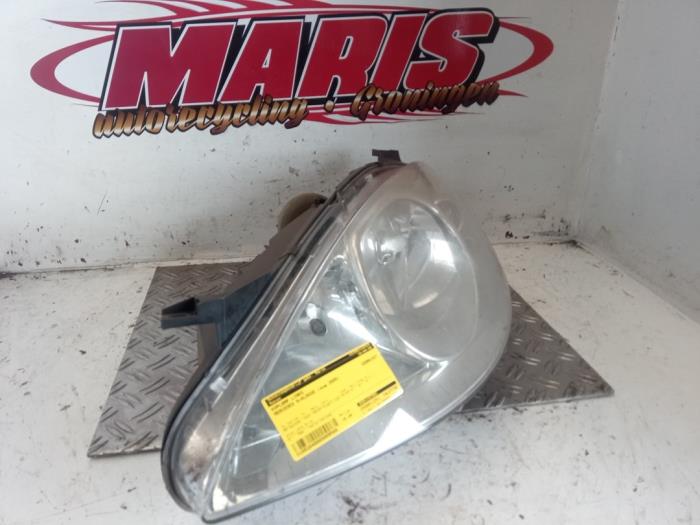 Używane Reflektor lewy Mercedes A (W169) 2.0 A-200 5-Drs. Cena € 35,00 Procedura marży oferowane przez Autosloopbedrijf gebr. Maris