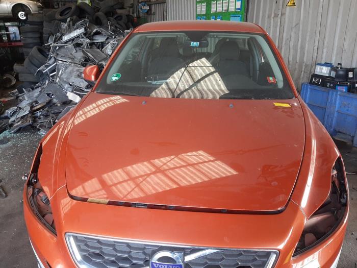 Używane Maska Volvo C30 (EK/MK) 1.6 16V Cena € 100,00 Procedura marży oferowane przez Autosloopbedrijf gebr. Maris