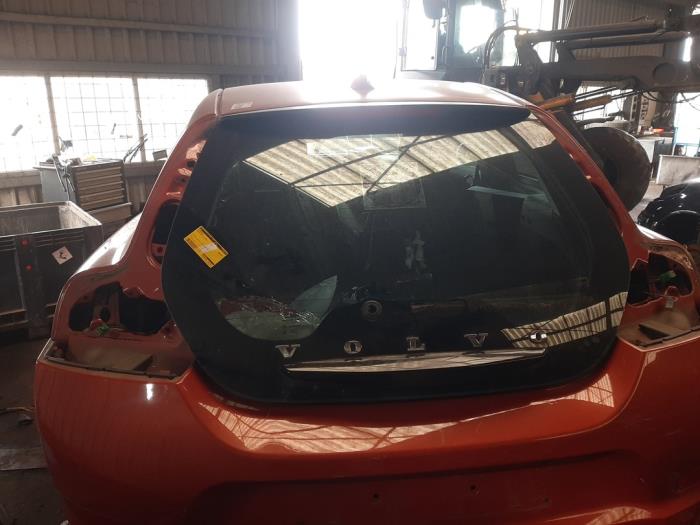 Begagnade Baklucka Volvo C30 (EK/MK) 1.6 16V Pris € 75,00 Marginaltabell erbjuds av Autosloopbedrijf gebr. Maris