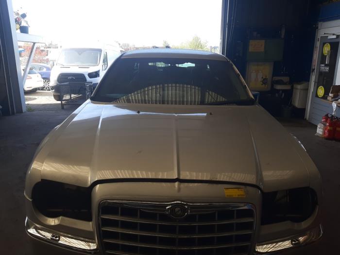 Używane Maska Chrysler 300 C Touring 3.5 V6 24V Cena € 150,00 Procedura marży oferowane przez Autosloopbedrijf gebr. Maris