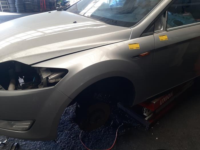 Używane Ekran lewy przód Ford Mondeo IV Wagon 2.0 16V Cena € 80,00 Procedura marży oferowane przez Autosloopbedrijf gebr. Maris