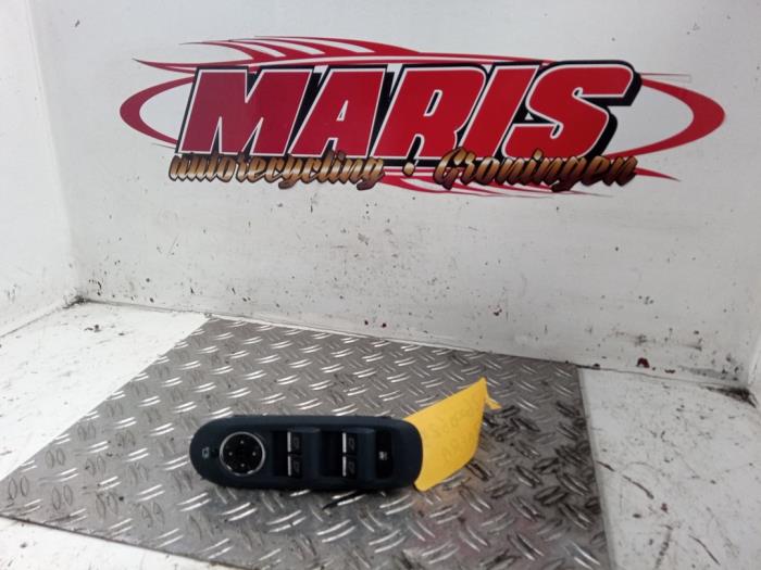 Usados Interruptor de ventanilla eléctrica Ford Mondeo IV Wagon 2.0 16V Precio € 20,00 Norma de margen ofrecido por Autosloopbedrijf gebr. Maris