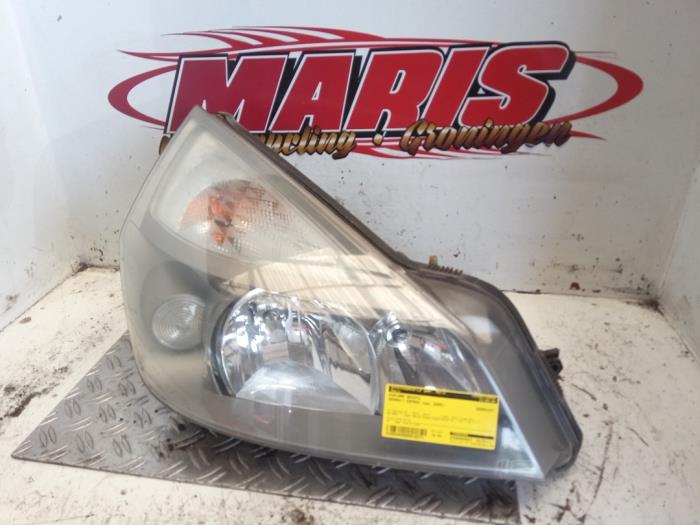 Używane Reflektor prawy Renault Espace (JK) 2.0 Turbo 16V Grand Espace Cena € 30,00 Procedura marży oferowane przez Autosloopbedrijf gebr. Maris