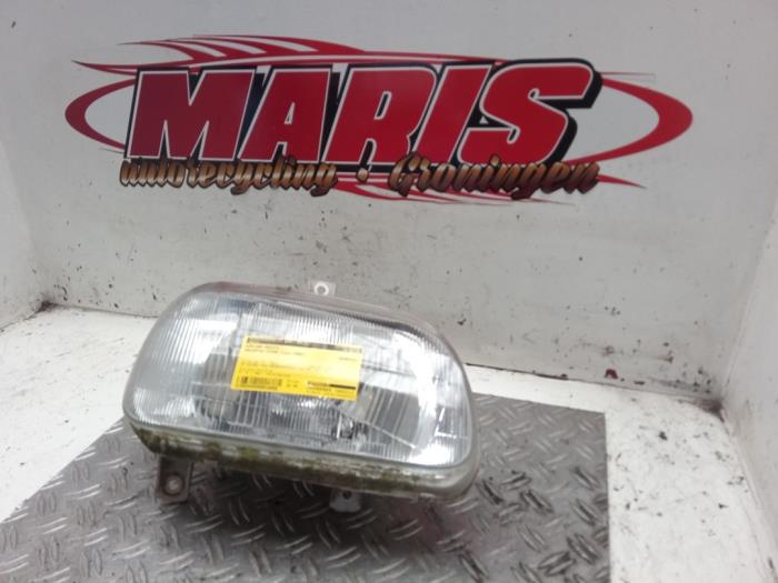 Używane Reflektor prawy Daihatsu Cuore (L501) 850,Domino Cena € 25,00 Procedura marży oferowane przez Autosloopbedrijf gebr. Maris