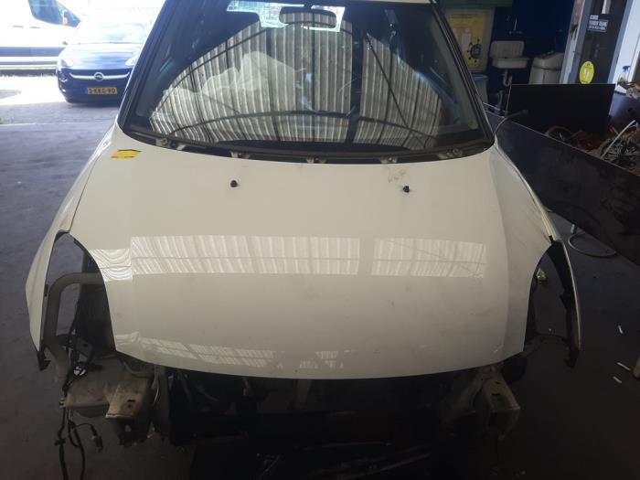Używane Maska Suzuki Swift (ZA/ZC/ZD1/2/3/9) 1.3 VVT 16V Cena € 100,00 Procedura marży oferowane przez Autosloopbedrijf gebr. Maris