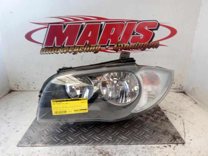Używane Reflektor lewy BMW 1 serie (E81) 116i 1.6 16V Cena € 60,00 Procedura marży oferowane przez Autosloopbedrijf gebr. Maris