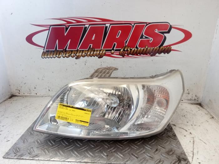 Używane Reflektor lewy Chevrolet Aveo (250) 1.4 16V LS Cena € 30,00 Procedura marży oferowane przez Autosloopbedrijf gebr. Maris