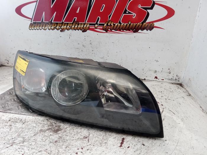 Używane Reflektor prawy Volvo S40 (MS) 2.4 20V Cena € 65,00 Procedura marży oferowane przez Autosloopbedrijf gebr. Maris