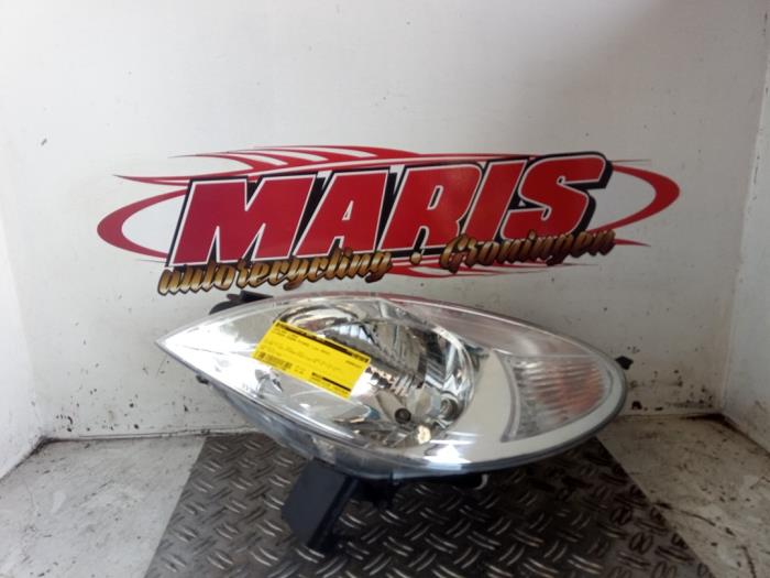 Używane Reflektor lewy Citroen Xsara Picasso (CH) 1.6i 16V Cena € 35,00 Procedura marży oferowane przez Autosloopbedrijf gebr. Maris