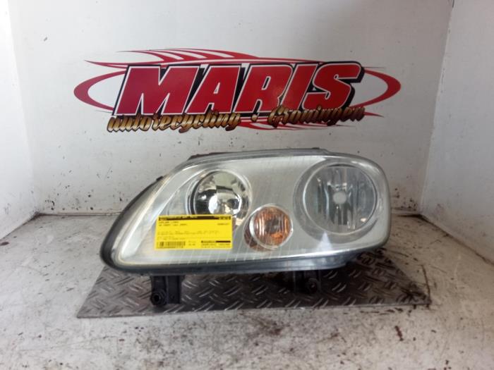Używane Reflektor lewy Volkswagen Caddy III (2KA,2KH,2CA,2CH) 2.0 SDI Cena € 35,00 Procedura marży oferowane przez Autosloopbedrijf gebr. Maris