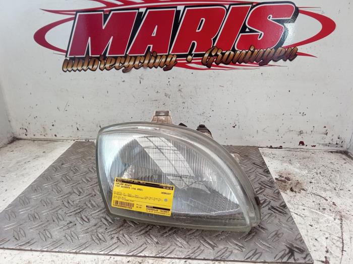 Używane Reflektor prawy Fiat Seicento (187) 1.1 MPI S,SX,Sporting Cena € 20,00 Procedura marży oferowane przez Autosloopbedrijf gebr. Maris