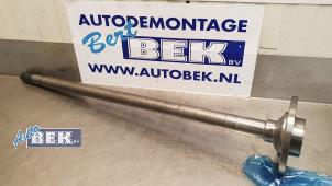 Usados Eje de transmisión izquierda detrás Jeep Wrangler (TJ) 4.0 4x4 Precio € 221,00 Norma de margen ofrecido por Auto Bek