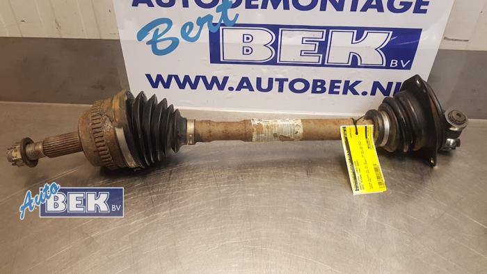 Front drive shaft, left from a Opel Movano (4A1; 4A2; 4B2; 4B3; 4C2; 4C3) 2.5 CDTI 2004