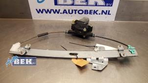 Używane Mechanizm szyby lewej przedniej wersja 4-drzwiowa Kia Rio II (DE) 1.4 16V Cena € 45,00 Procedura marży oferowane przez Auto Bek