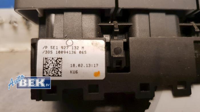 Zentralverriegelung Schalter van een Volkswagen Golf VI (5K1) 1.6 TDI 16V 2011