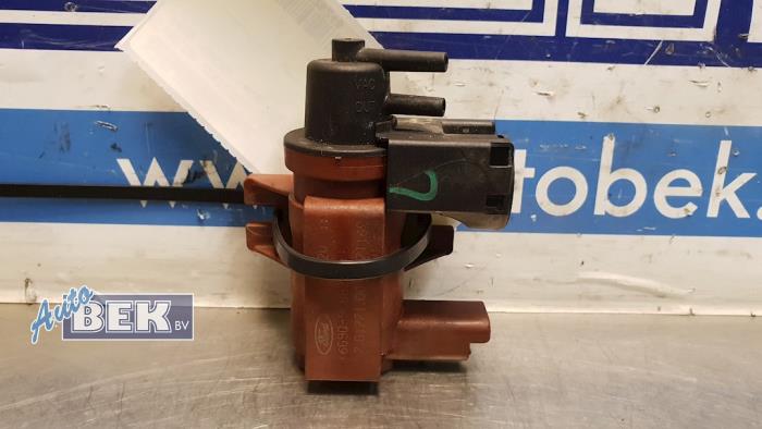 Vacuum valve from a Ford Mondeo IV 2.0 TDCi 140 16V 2007