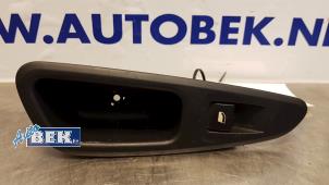 Usados Interruptor de ventanilla eléctrica Peugeot 308 SW (4E/H) 1.6 HDi 16V Precio € 15,00 Norma de margen ofrecido por Auto Bek