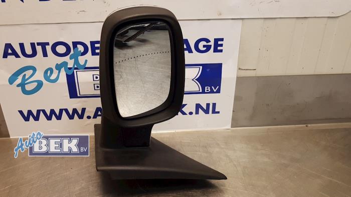 Wing mirror, left from a Renault Clio III (BR/CR) 1.5 dCi 85 2007
