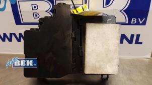 Usados Caja de fusibles Volkswagen Phaeton (3D) 3.2 V6 30V Precio € 27,00 Norma de margen ofrecido por Auto Bek