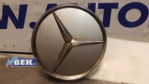 Gebrauchte Nabenkappe Mercedes C-Klasse Preis € 10,00 Margenregelung angeboten von Auto Bek
