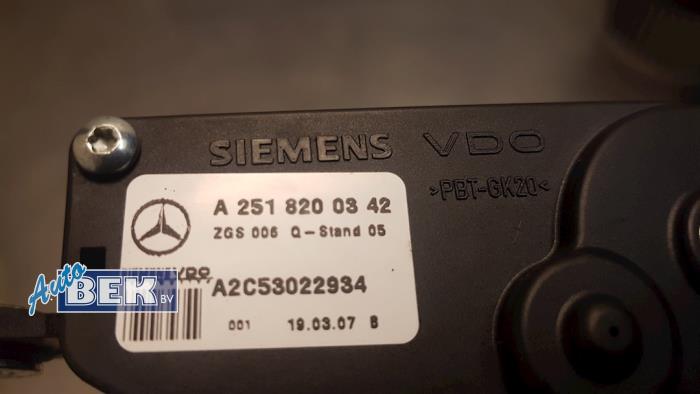 Silnik szyby drzwiowej z Mercedes-Benz GL (X164) 4.0 GL 420 CDI V8 32V 2007