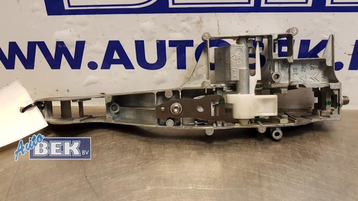 Gebrauchte Handgriff Peugeot 207 SW (WE/WU) 1.6 HDi 16V Preis € 7,50 Margenregelung angeboten von Auto Bek