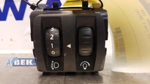 Używane Przelacznik reflektora LHV Renault Clio IV Estate/Grandtour (7R) 1.5 Energy dCi 90 FAP Cena € 20,00 Procedura marży oferowane przez Auto Bek