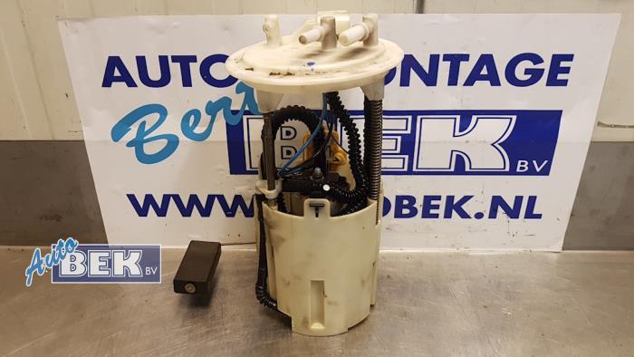 Usagé Pompe à carburant Mercedes Vito (639.6) 2.2 109 CDI 16V Prix € 22,50 Règlement à la marge proposé par Auto Bek