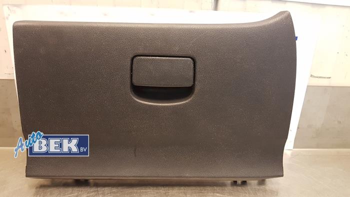 Dashboard cover / flap from a Nissan Micra (K13) 1.2 12V 2012