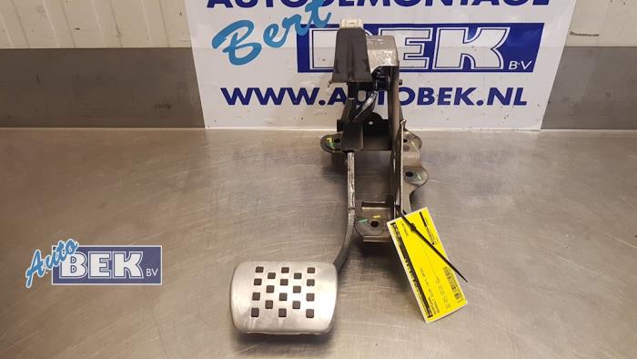 Używane Pedal hamulca Renault Clio IV (5R) 1.6 Turbo 16V RS 200 EDC Cena € 40,00 Procedura marży oferowane przez Auto Bek