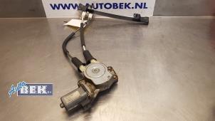 Używane Mechanizm szyby lewej tylnej wersja 4-drzwiowa Alfa Romeo 147 (937) 1.6 HP Twin Spark 16V Cena € 18,00 Procedura marży oferowane przez Auto Bek