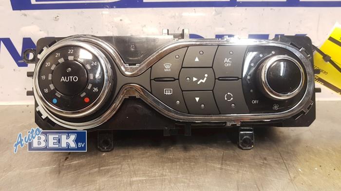 Używane Panel climatronic Renault Clio IV (5R) 1.6 Turbo 16V RS 200 EDC Cena € 50,00 Procedura marży oferowane przez Auto Bek