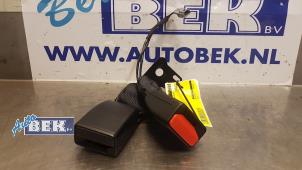Used Rear seatbelt buckle, centre Renault Clio IV (5R) 1.6 Turbo 16V RS 200 EDC Price € 30,00 Margin scheme offered by Auto Bek