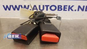 Used Rear seatbelt buckle, right Renault Clio IV (5R) 1.6 Turbo 16V RS 200 EDC Price € 30,00 Margin scheme offered by Auto Bek
