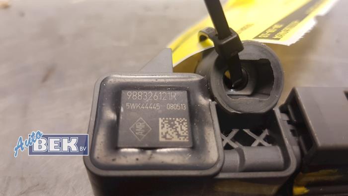 Airbag sensor from a Renault Clio IV (5R) 1.6 Turbo 16V RS 200 EDC 2015