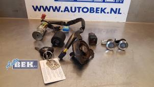 Usagé Kit serrure Peugeot 206 (2A/C/H/J/S) 1.6 16V Prix € 75,00 Règlement à la marge proposé par Auto Bek