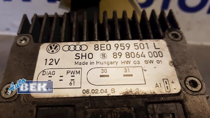 Cooling fin relay from a Audi S4 Avant (B6) 4.2 V8 40V 2004