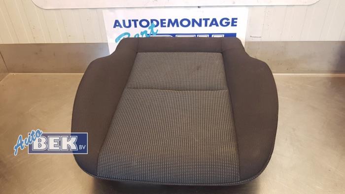 Seat cushion, left from a Mercedes-Benz C (W204) 2.2 C-250 CDI 16V BlueEFFICIENCY 2009